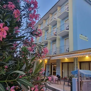 Clara Hotel